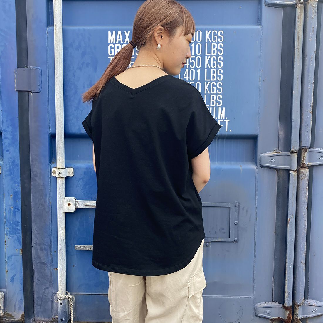 Maison de L'allure [メゾン ドゥ ラリュール] 光沢ラバーロゴプリントTシャツ [23122003] BLACK &&モデル身長：156cm 着用サイズ：F&&