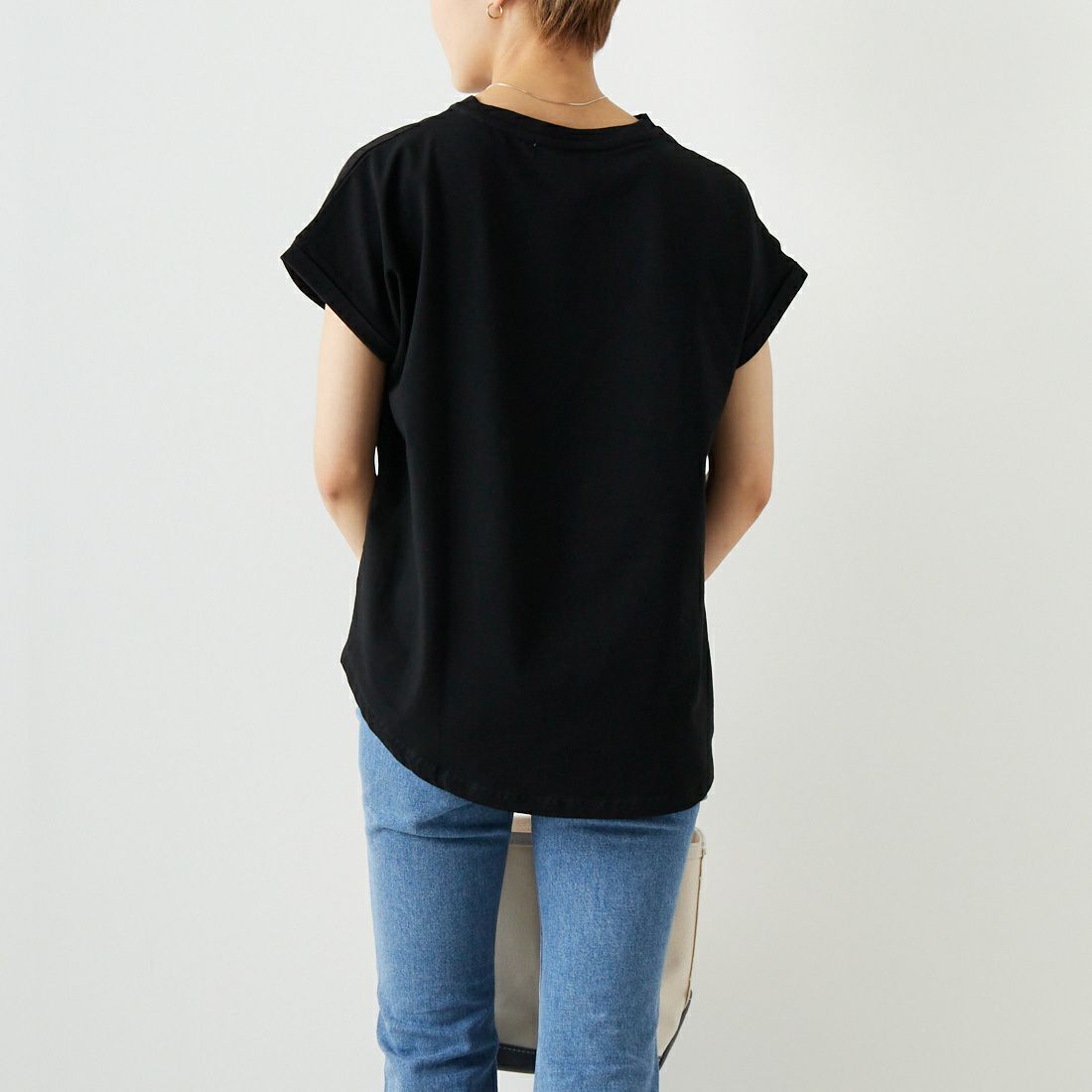 Maison de L'allure [メゾン ドゥ ラリュール] エンボスラメロゴプリントTシャツ [23122004] BLACK &&モデル身長：160cm 着用サイズ：F&&