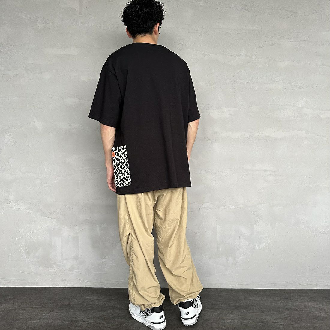 UNIVERSAL OVERALL [ユニバーサルオーバーオール] 別注 カバーオールTシャツ [U2311280IN-JF] BLK/LEO WH&&モデル身長：168cm 着用サイズ：XL&&