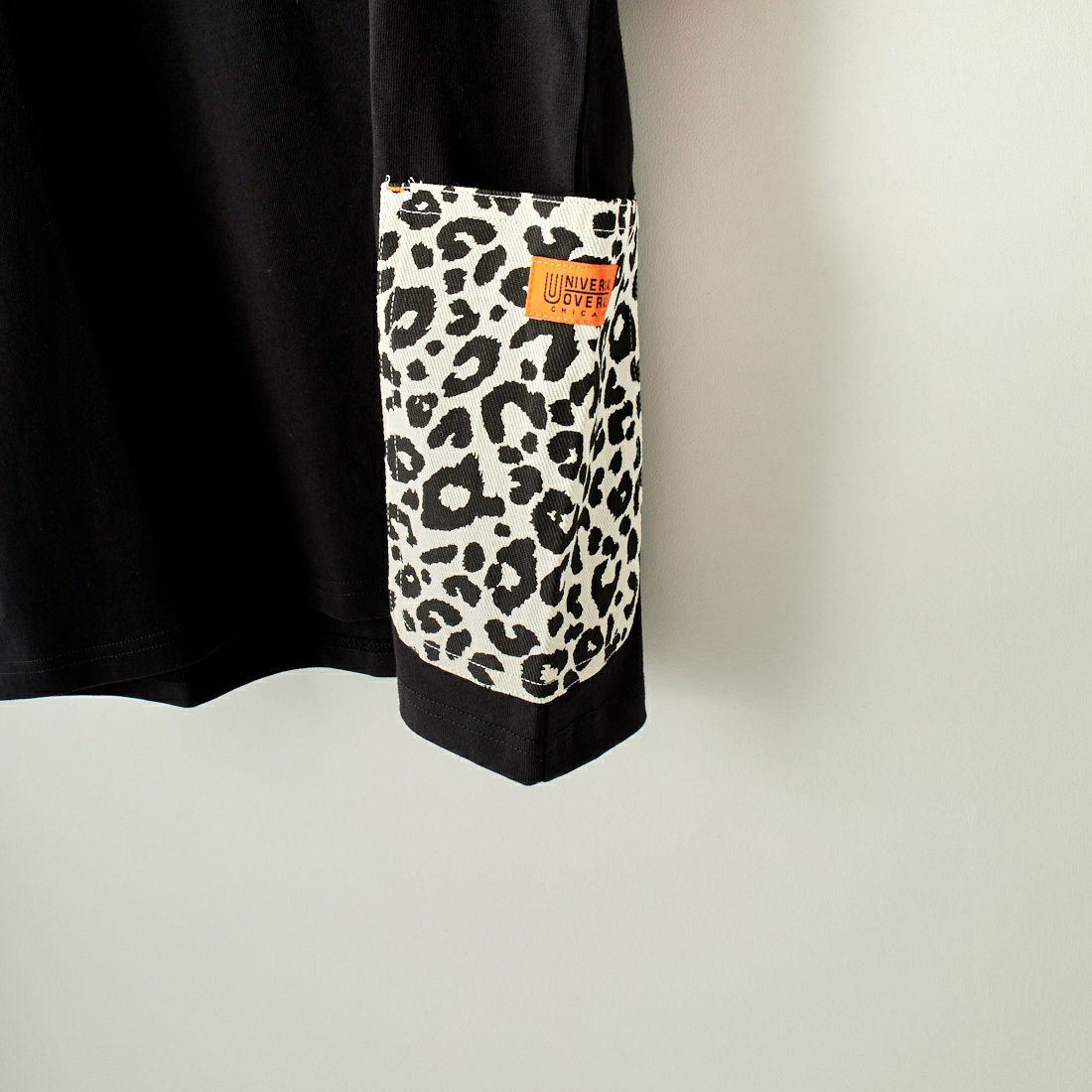 UNIVERSAL OVERALL [ユニバーサルオーバーオール] 別注 カバーオールTシャツ [U2311280IN-JF] BLK/LEO WH