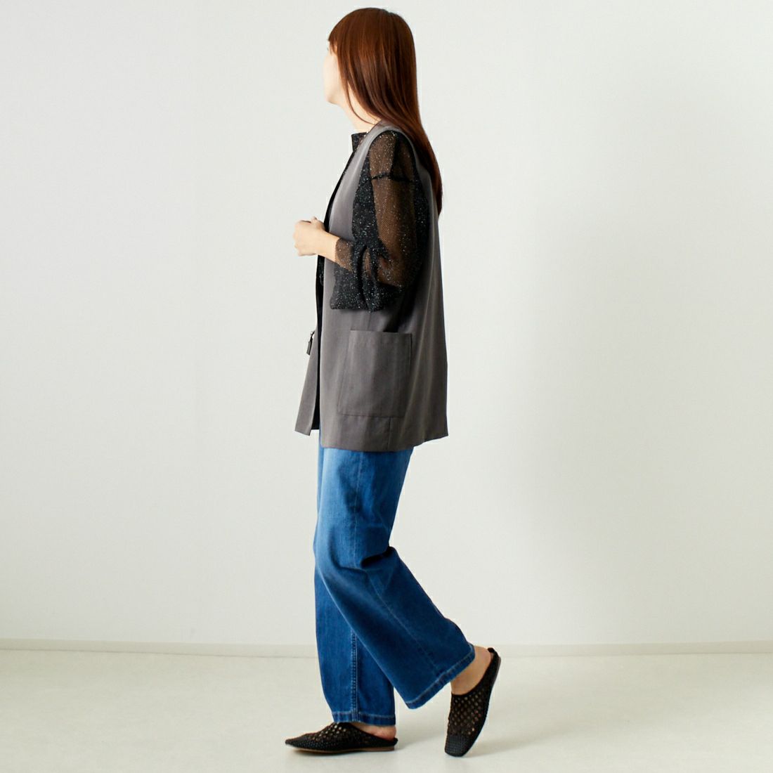 ALLUMER [アリュメール] コットンレーヨンミドルレングスジレ [8254615] 805 CHARCO &&モデル身長：167cm 着用サイズ：1&&