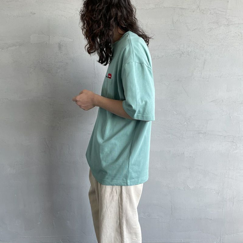 POLeR [ポーラー] 別注 FURRY HART ワンポイントロゴ刺繍ポケットTシャツ [231MCV4000-JF] SAGE GREEN &&モデル身長：173cm 着用サイズ：L&&
