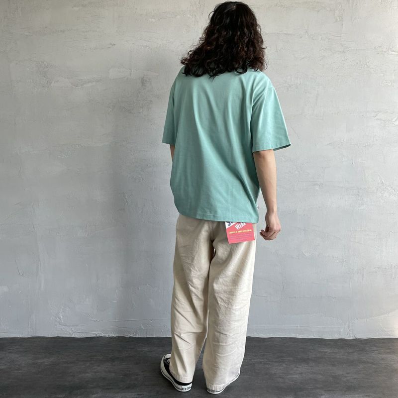 POLeR [ポーラー] 別注 FURRY HART ワンポイントロゴ刺繍ポケットTシャツ [231MCV4000-JF] SAGE GREEN &&モデル身長：173cm 着用サイズ：L&&