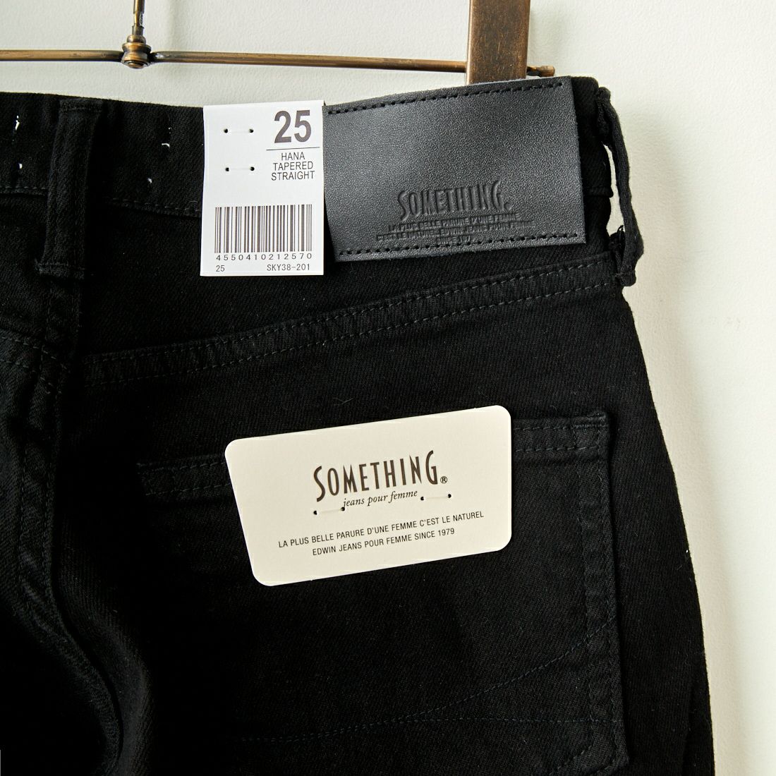 SOMETHING [サムシング] テーパードストレートデニムパンツ [SKY38] 201 BLACK