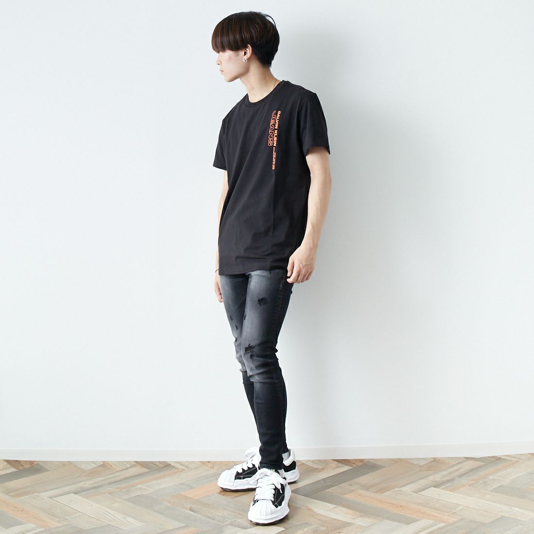 Calvin Klein Jeans [カルバンクライン ジーンズ] アウトラインロゴTシャツ [J30J323925] BEH &&モデル身長：169cm 着用サイズ：M&&