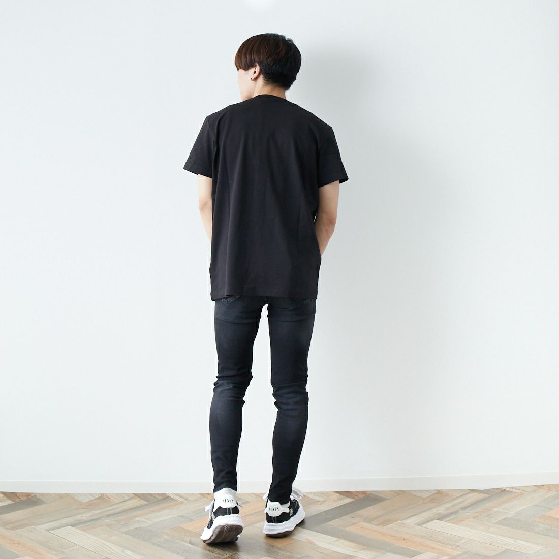 Calvin Klein Jeans [カルバンクライン ジーンズ] アウトラインロゴTシャツ [J30J323925] BEH &&モデル身長：169cm 着用サイズ：M&&