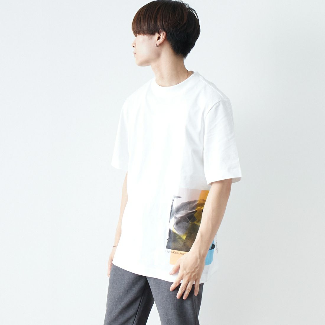 Calvin Klein Jeans [カルバンクライン ジーンズ] マルチレイヤード フォトプリントTシャツ [J30J323521] YAF &&モデル身長：169cm 着用サイズ：M&&