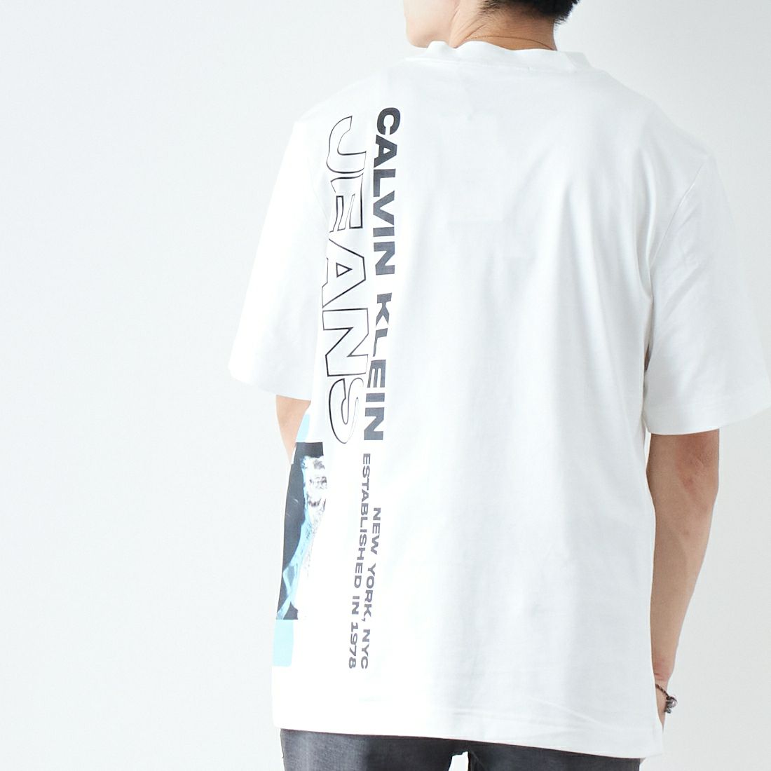Calvin Klein Jeans [カルバンクライン ジーンズ] マルチレイヤード フォトプリントTシャツ [J30J323521] YAF &&モデル身長：169cm 着用サイズ：M&&