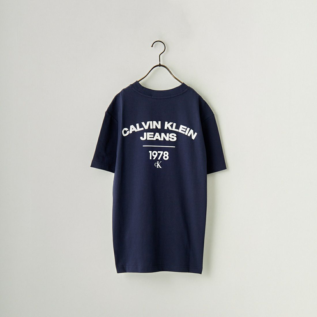Calvin Klein Jeans [カルバンクライン ジーンズ] バックカーブロゴT