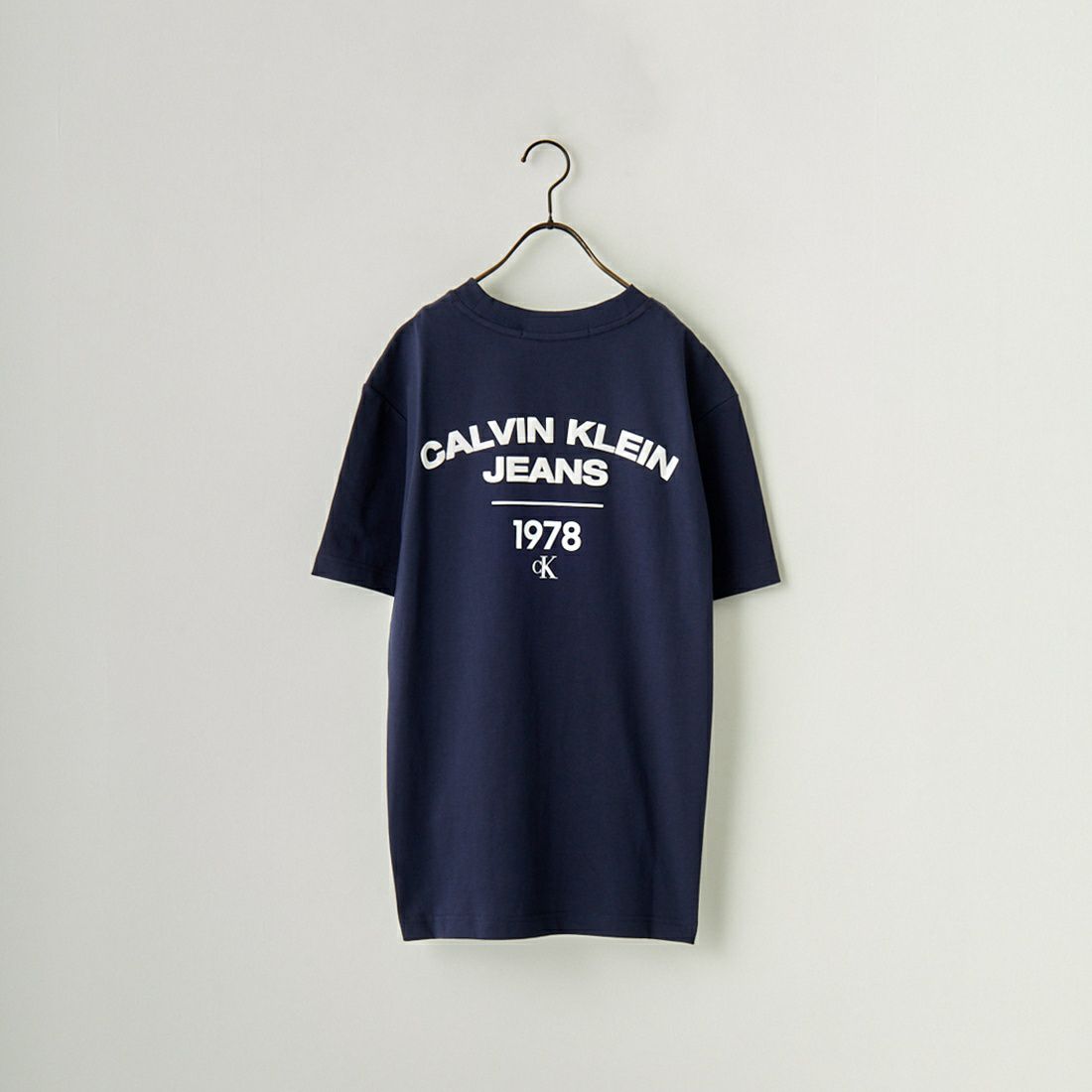 Calvin Klein Jeans [カルバンクライン ジーンズ] バックカーブロゴTシャツ [J30J323820]