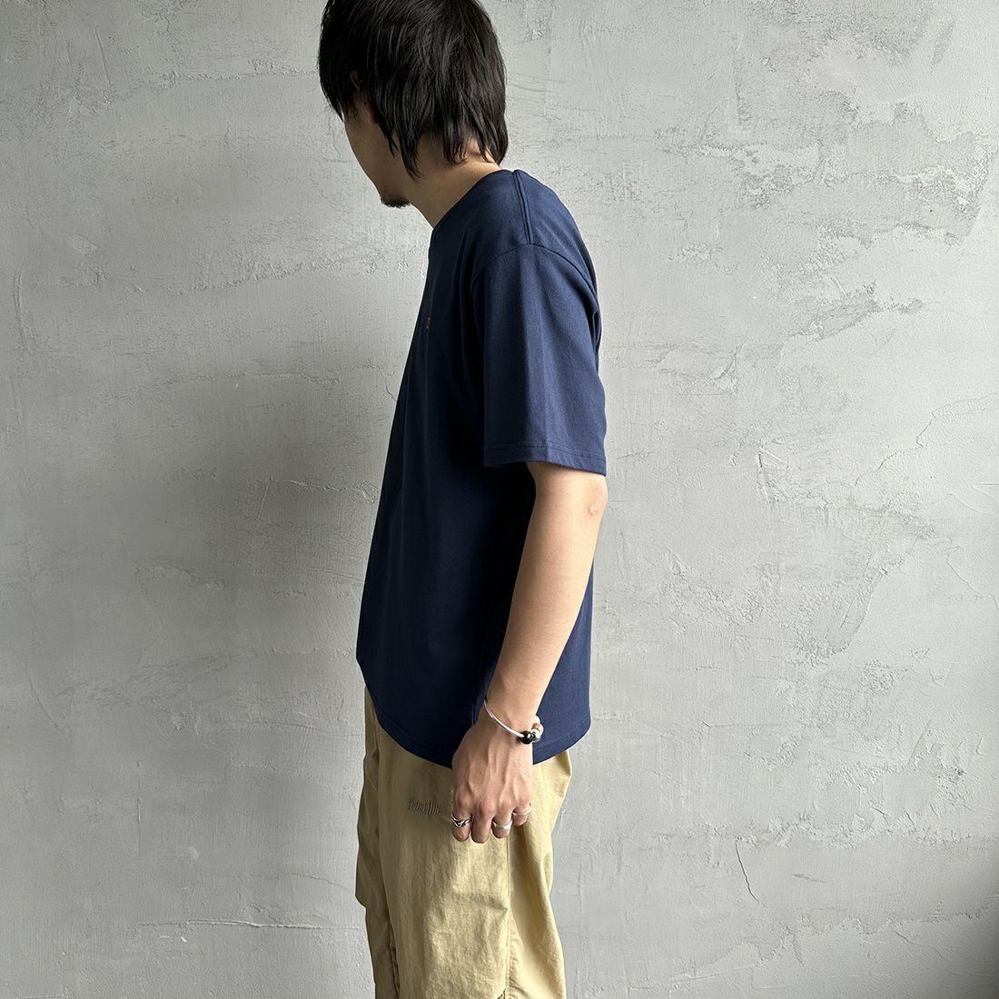 CHUMS [チャムス] ブービーロゴレインボーアイランズTシャツ [CH01-2389] N001 NAVY&&モデル身長：173cm 着用サイズ：L&&