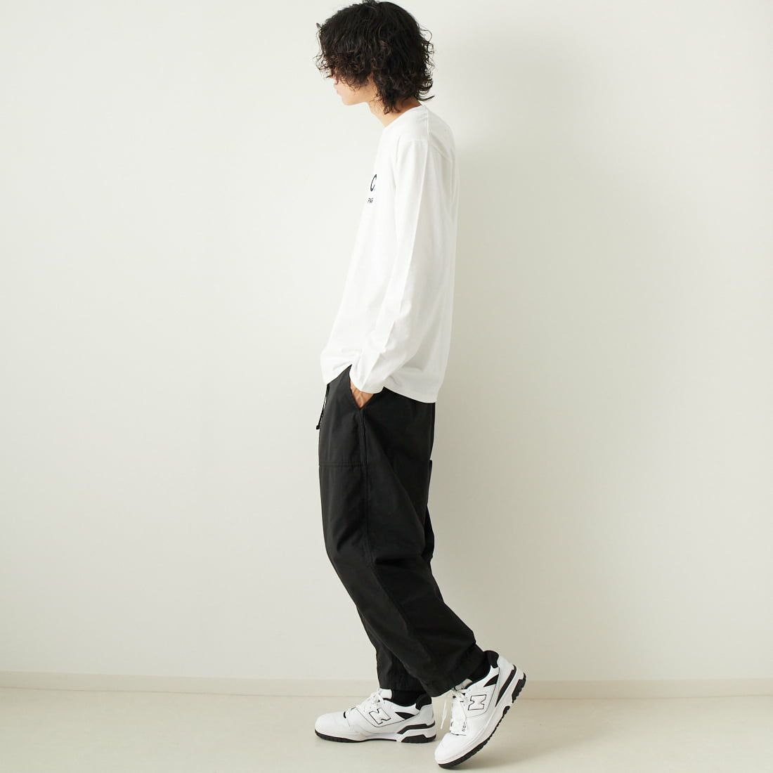 A.P.C. [アー・ペー・セー] ロゴプリント ロングスリーブTシャツ [RUE-MADAME-H-MANCHES] 90 BLANC &&モデル身長：182cm 着用サイズ：L&&