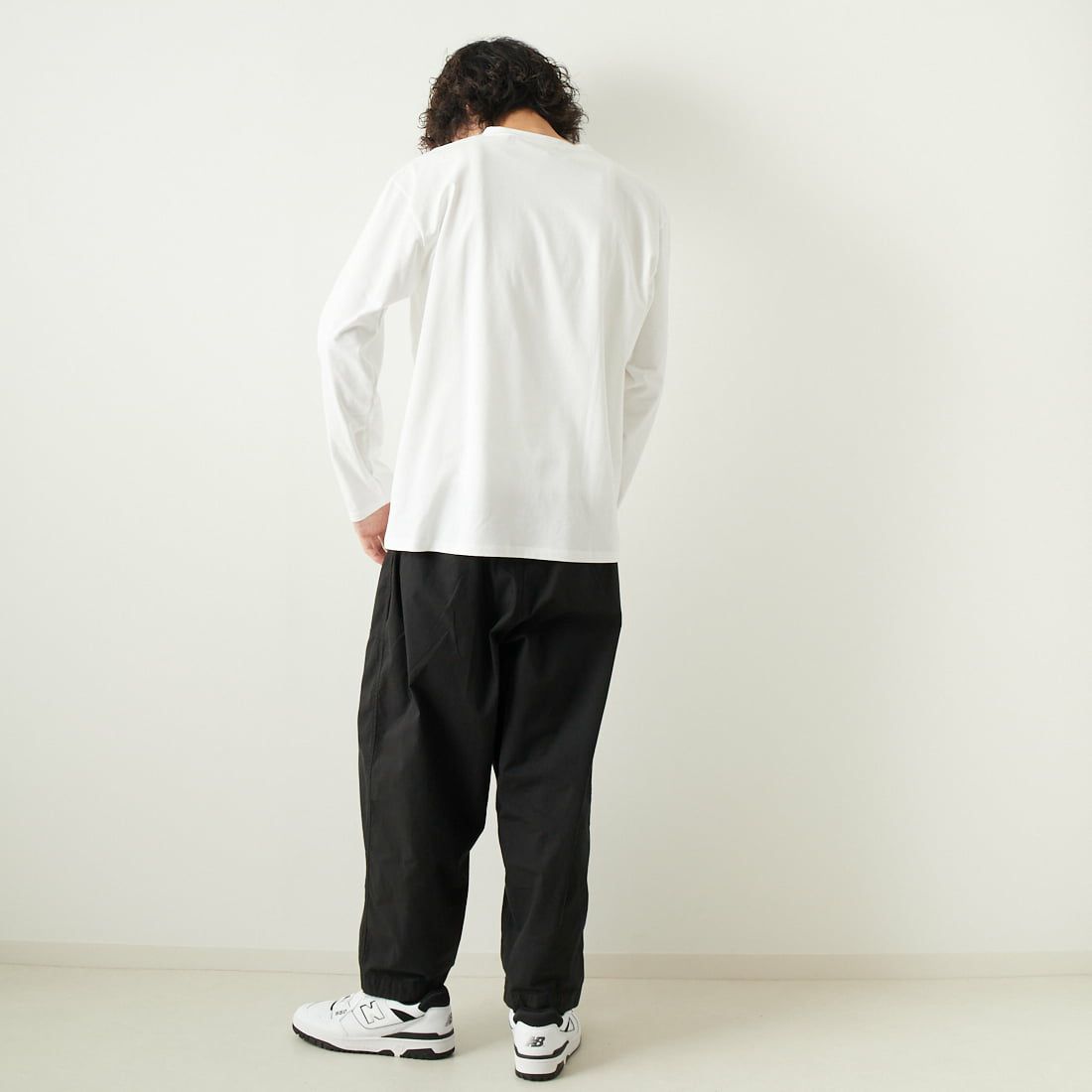 A.P.C. [アー・ペー・セー] ロゴプリント ロングスリーブTシャツ [RUE-MADAME-H-MANCHES] 90 BLANC &&モデル身長：182cm 着用サイズ：L&&