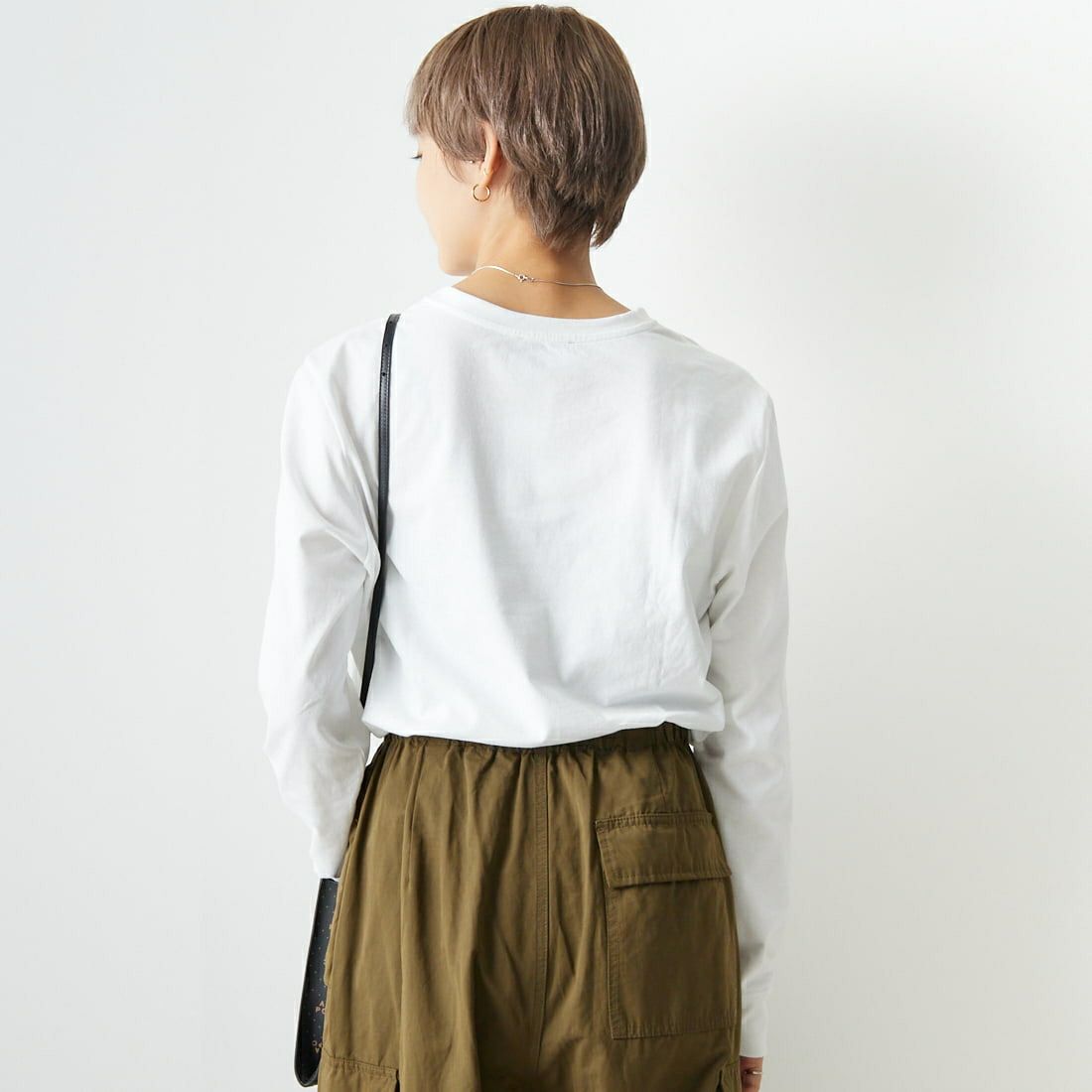 A.P.C. [アー・ペー・セー] ロゴ刺繍 ロングスリーブTシャツ [PETITE-RUE-MADAME-H] 90 BLANC &&モデル身長：160cm 着用サイズ：XS&&