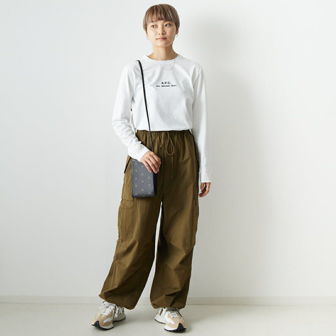 A.P.C. [アー・ペー・セー] ロゴ刺繍 ロングスリーブTシャツ [PETITE-RUE-MADAME-H] 90 BLANC &&モデル身長：160cm 着用サイズ：XS&&