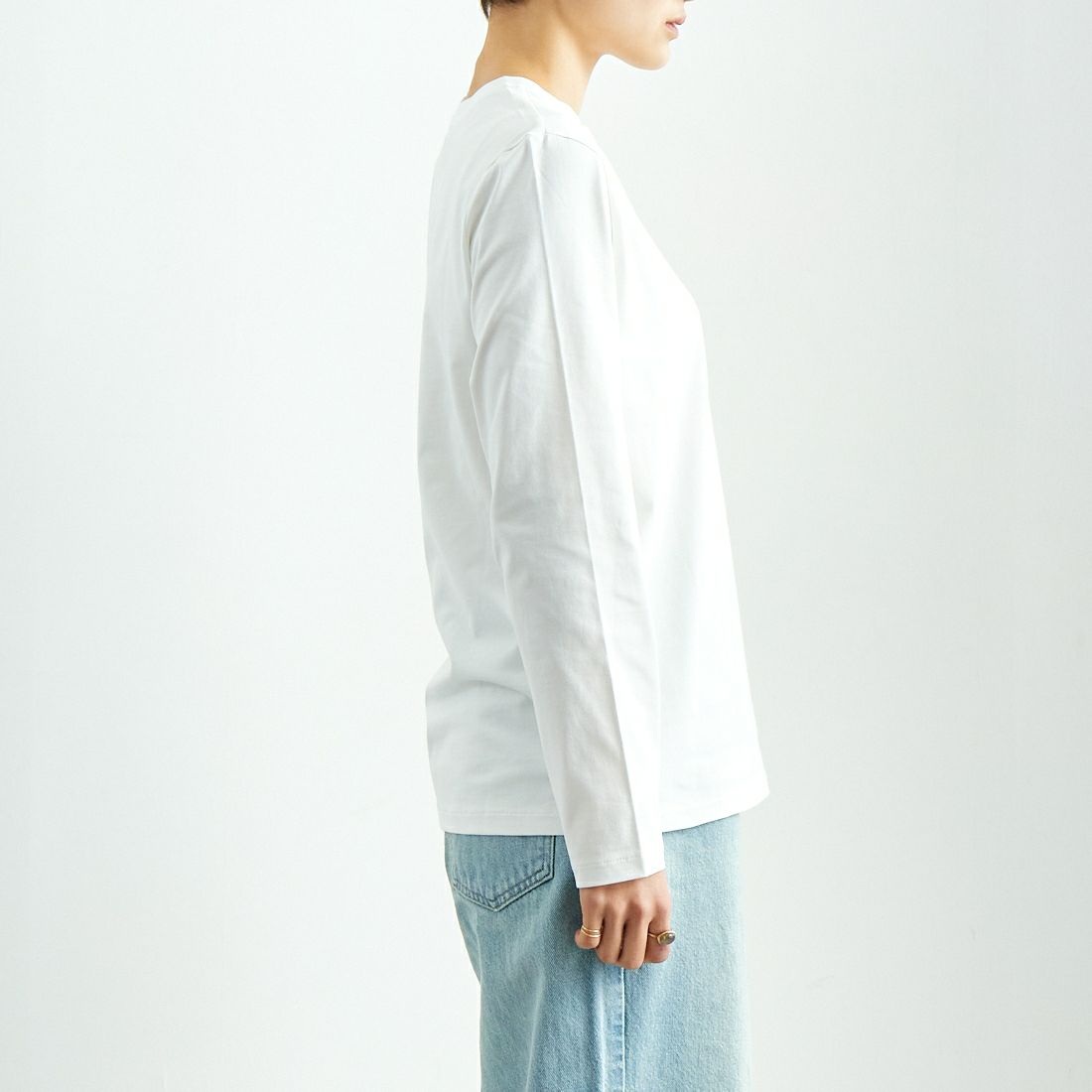 A.P.C. [アー・ペー・セー] ロゴ刺繍 長袖ポケットTシャツ [POCKET-EMB-T] 90 BLANC &&モデル身長：160cm 着用サイズ：XS&&