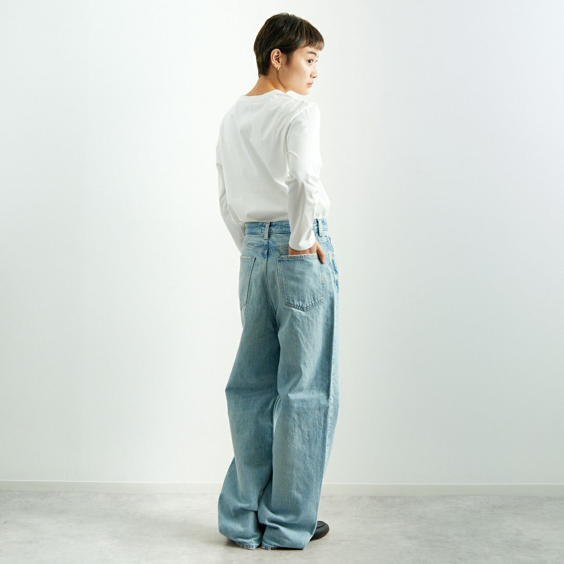 A.P.C. [アー・ペー・セー] ロゴ刺繍 長袖ポケットTシャツ [POCKET-EMB-T] 90 BLANC &&モデル身長：160cm 着用サイズ：XS&&