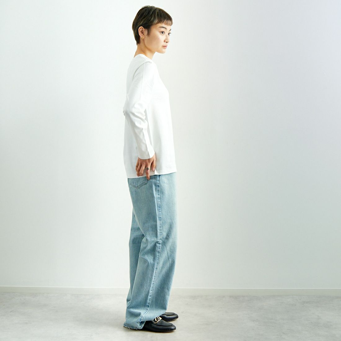 A.P.C. [アー・ペー・セー] ロゴ刺繍 長袖ポケットTシャツ [POCKET-EMB-T] 90 BLANC &&モデル身長：160cm 着用サイズ：XS&&