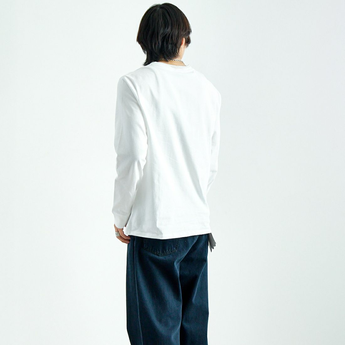 A.P.C. [アー・ペー・セー] ロゴ刺繍 ロングスリーブTシャツ [PETITE-RUE-MADAME-H] 90 BLANC &&モデル身長：179cm 着用サイズ：L&&