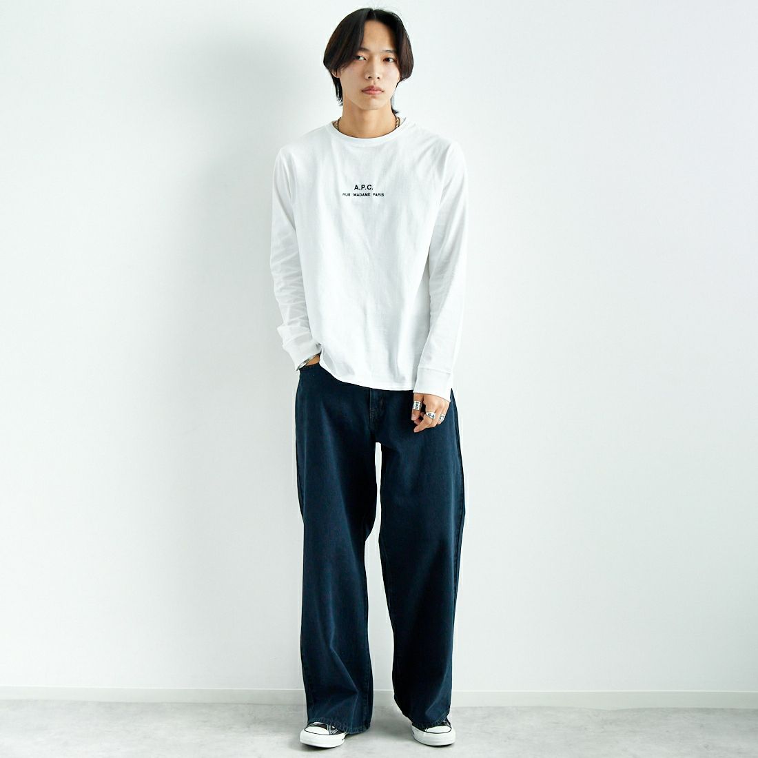 A.P.C. [アー・ペー・セー] ロゴ刺繍 ロングスリーブTシャツ [PETITE-RUE-MADAME-H] 90 BLANC &&モデル身長：179cm 着用サイズ：L&&