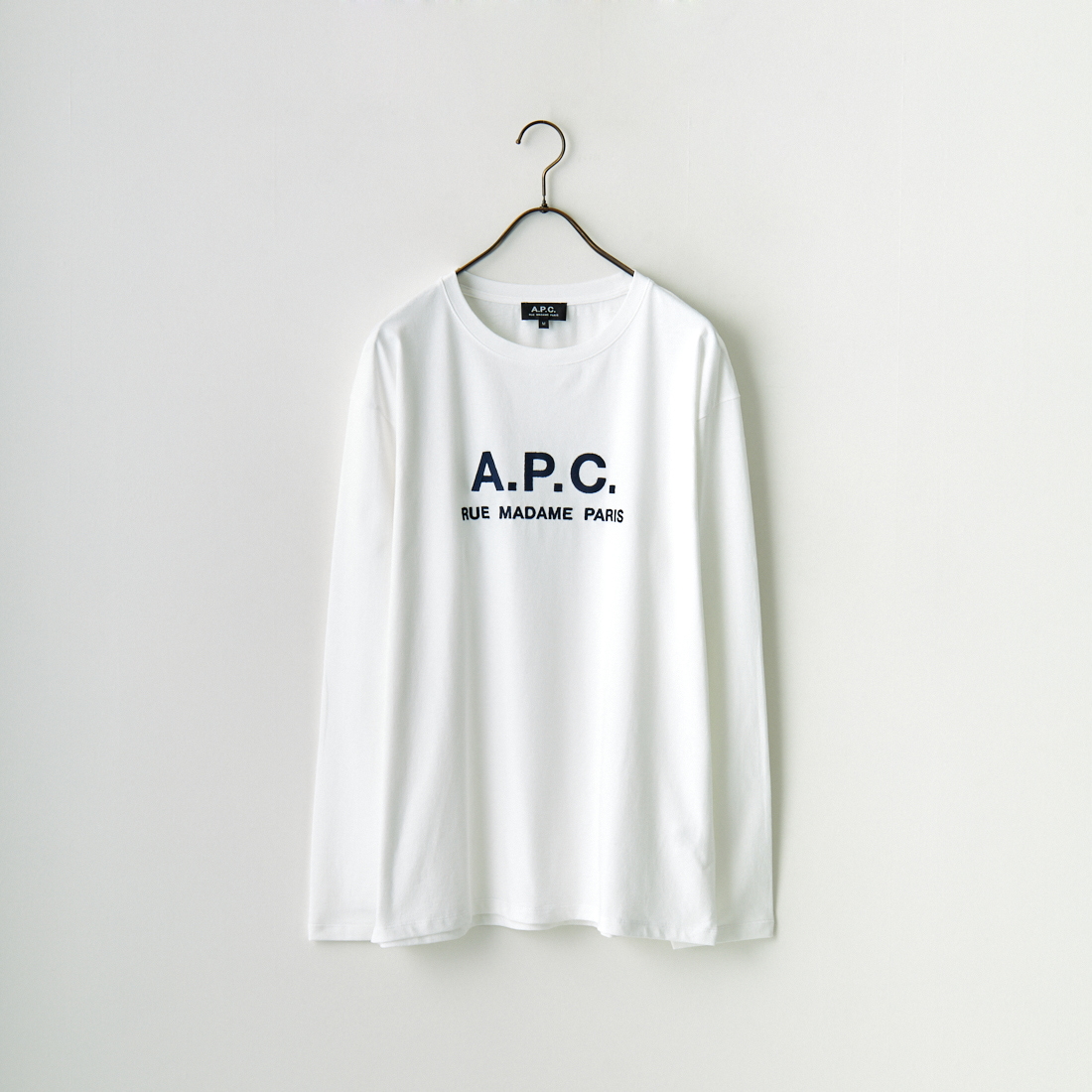A.P.C. [アー・ペー・セー] ロゴ刺繍 ロングスリーブTシャツ [RUE-MADAME-H-MANCHES] 90 BLANC