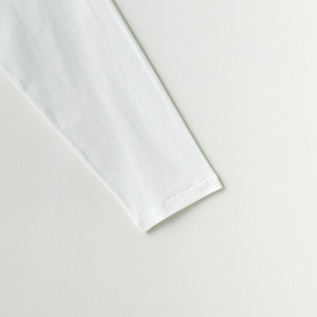 A.P.C. [アー・ペー・セー] ロゴ刺繍 ロングスリーブTシャツ [RUE-MADAME-H-MANCHES] 90 BLANC