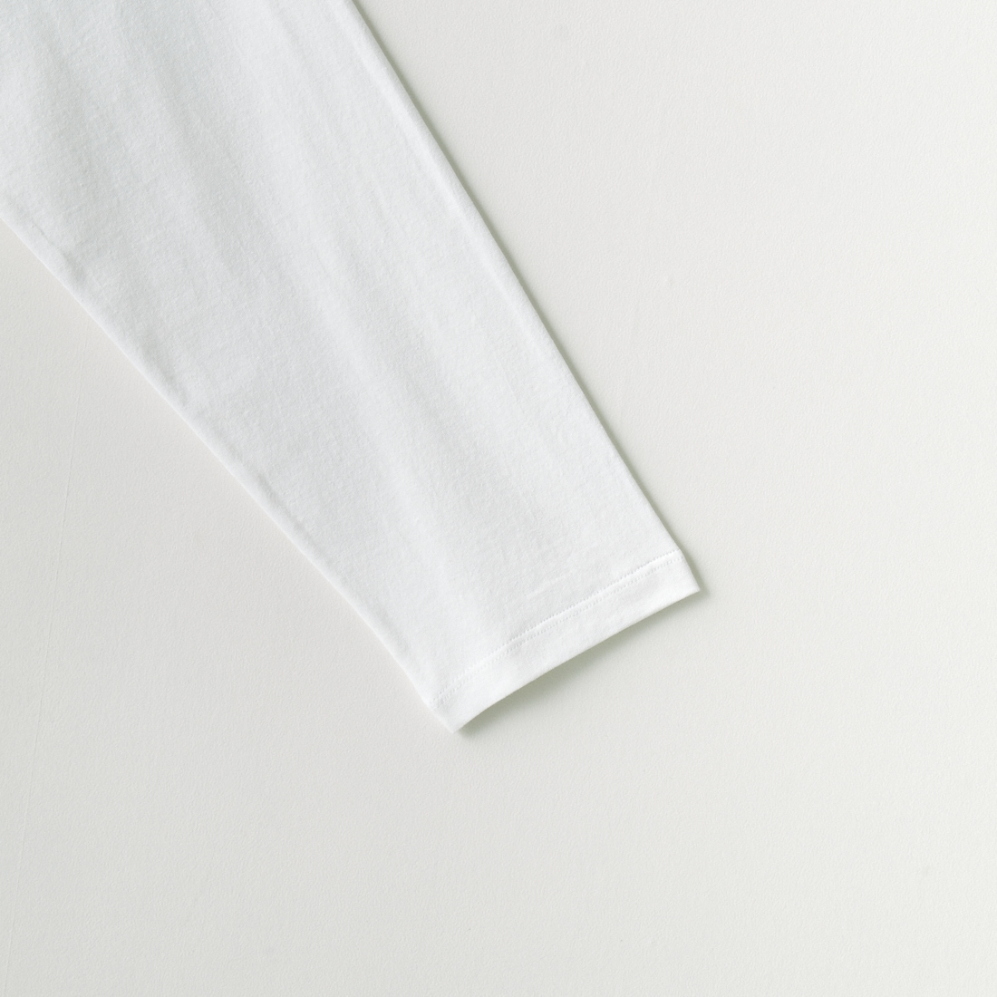A.P.C. [アー・ペー・セー] ロゴ刺繍 ロングスリーブTシャツ [RUE-MADAME-H-MANCHES] 90 BLANC