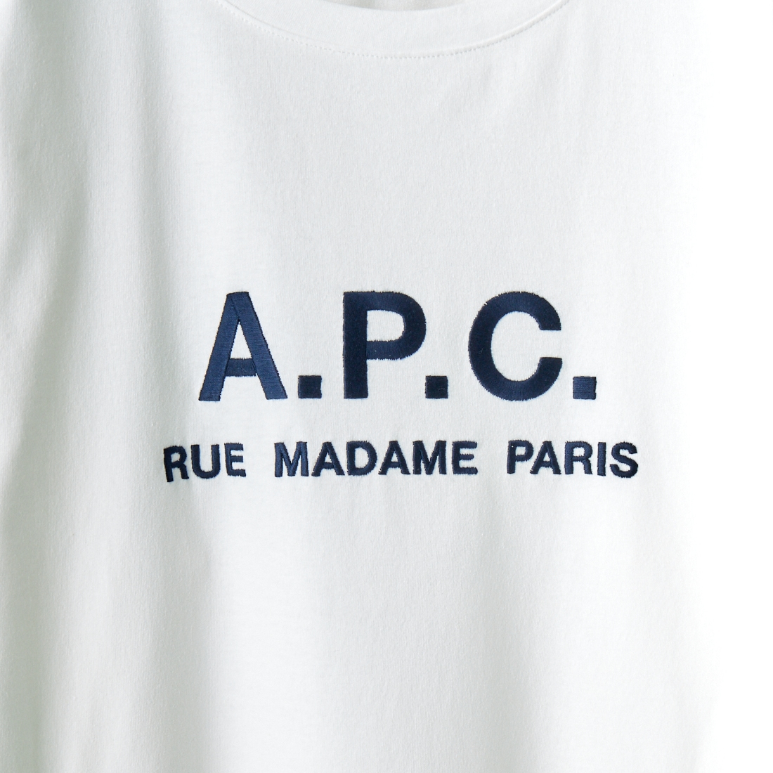 A.P.C. [アー・ペー・セー] ロゴ刺繍 ロングスリーブTシャツ [RUE-MADAME-H-MANCHES] 90 BLANC