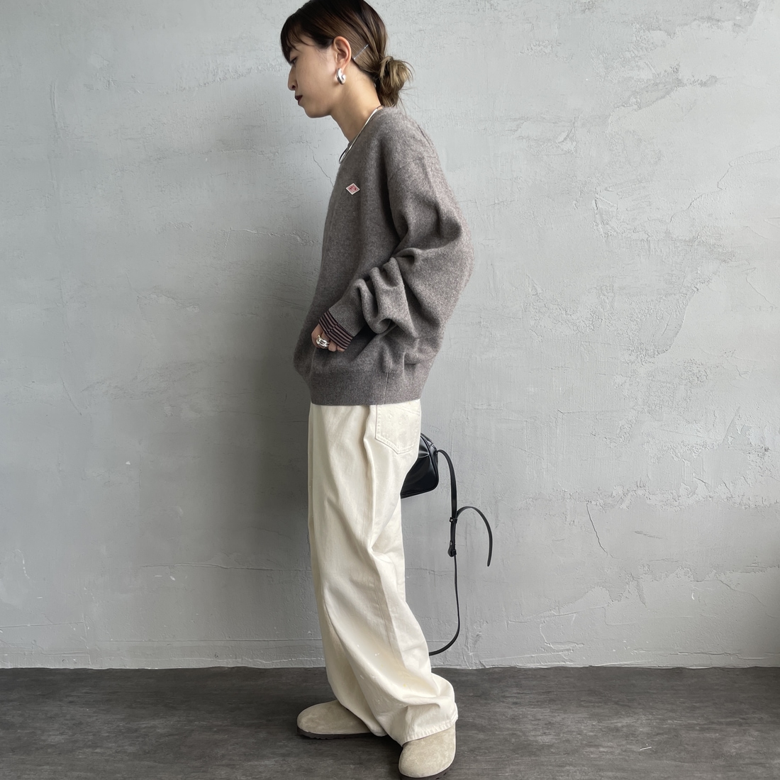 DANTON [ダントン] クルーネックプルオーバーニット [DT-D0027LMW] TAUPE &&モデル身長：150cm 着用サイズ：38&&