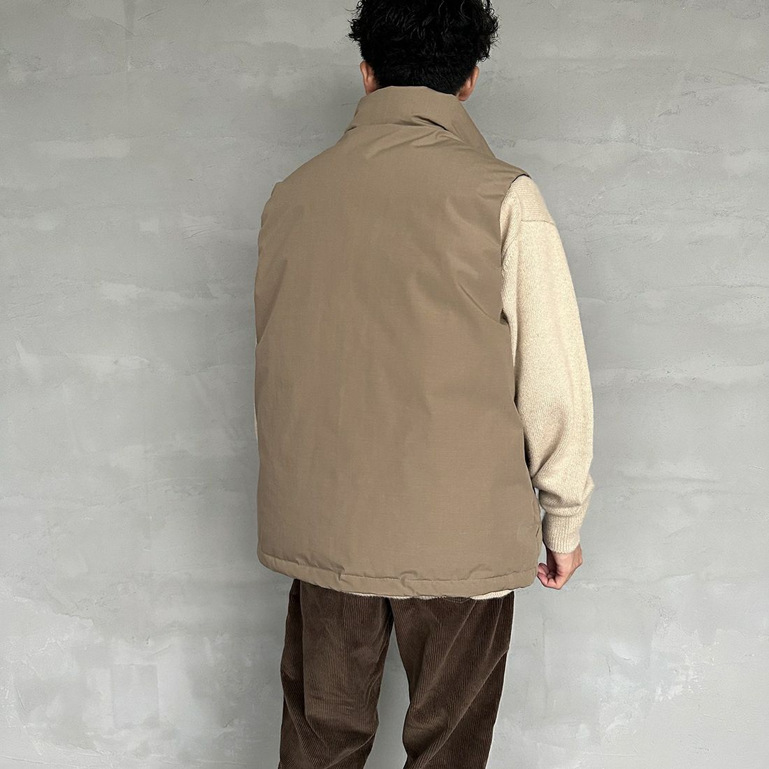 JEANSFACTORY × NANGA [ジーンズファクトリー × ナンガ] 別注 HINOCダウンベスト [JMP-234-054-JF] BEIGE &&モデル身長：168cm 着用サイズ：L&&