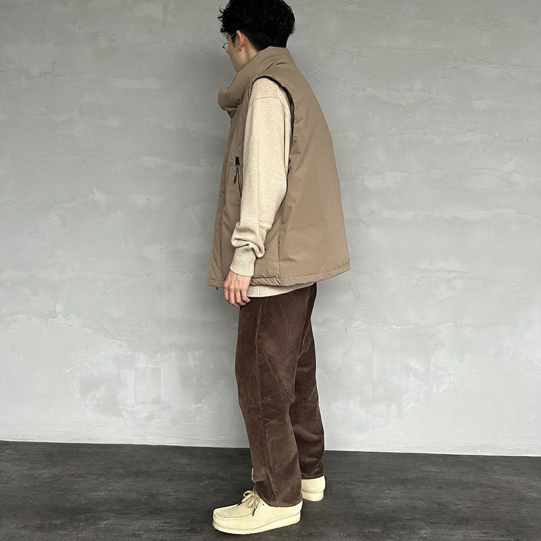 JEANSFACTORY × NANGA [ジーンズファクトリー × ナンガ] 別注 HINOCダウンベスト [JMP-234-054-JF] BEIGE &&モデル身長：168cm 着用サイズ：L&&