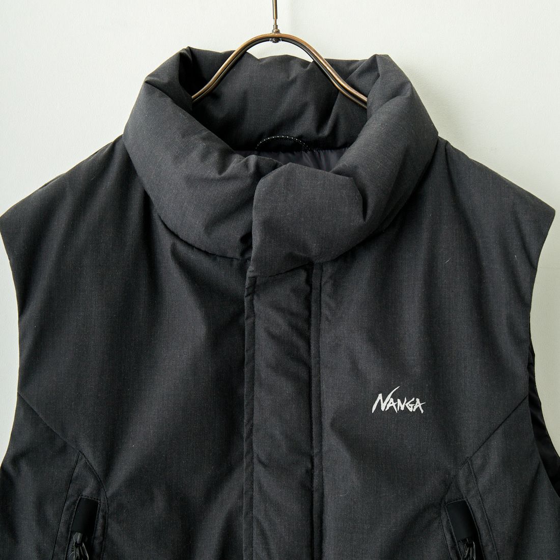 JEANSFACTORY × NANGA [ジーンズファクトリー × ナンガ] 別注 HINOCダウンベスト [JMP-234-054-JF] CHARCOAL