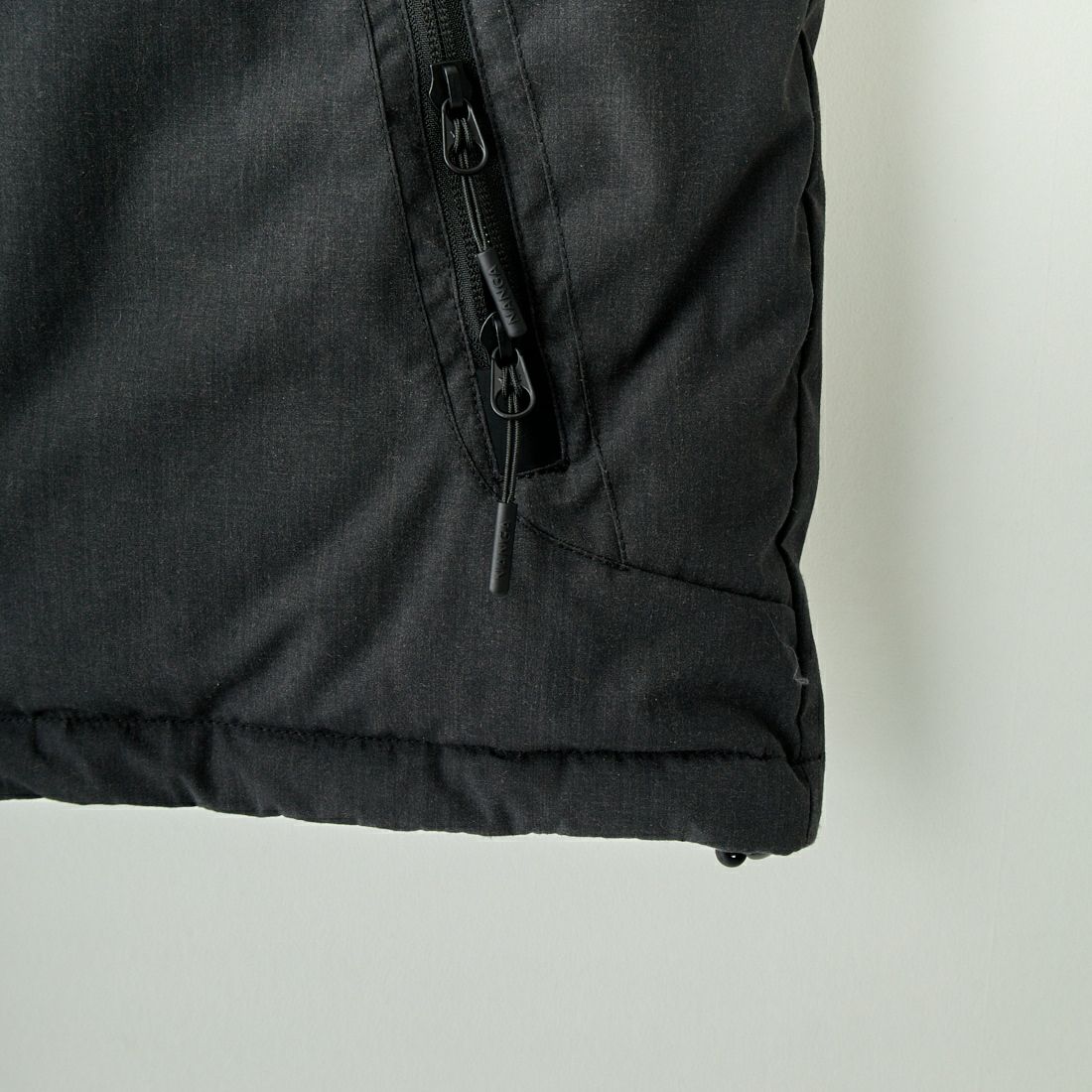 JEANSFACTORY × NANGA [ジーンズファクトリー × ナンガ] 別注 HINOCダウンベスト [JMP-234-054-JF] CHARCOAL