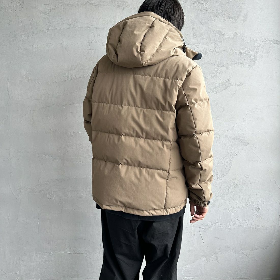 JEANSFACTORY × NANGA [ジーンズファクトリー × ナンガ] 別注 焚火ダウンジャケット [JMP-234-052-JF] BEIGE &&モデル身長：173cm 着用サイズ：XL&&