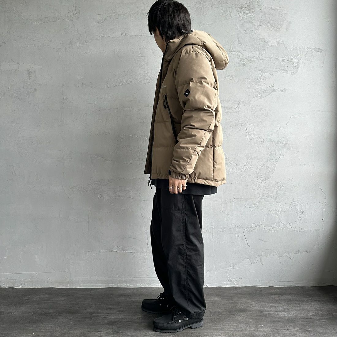 JEANSFACTORY × NANGA [ジーンズファクトリー × ナンガ] 別注 焚火ダウンジャケット [JMP-234-052-JF] BEIGE &&モデル身長：173cm 着用サイズ：XL&&