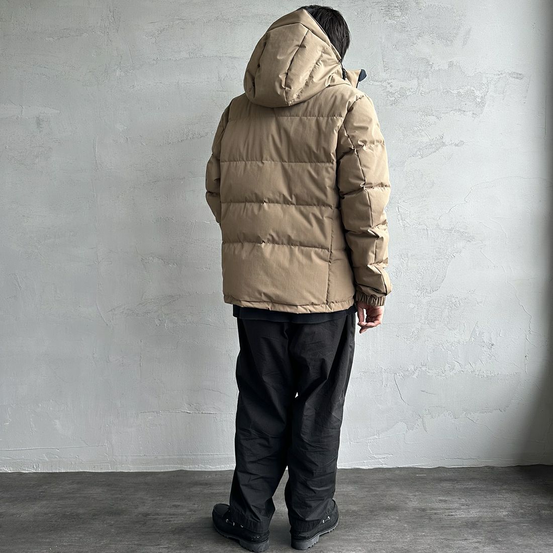 JEANSFACTORY × NANGA [ジーンズファクトリー × ナンガ] 別注 焚火ダウンジャケット [JMP-234-052-JF] BEIGE &&モデル身長：173cm 着用サイズ：XL&&