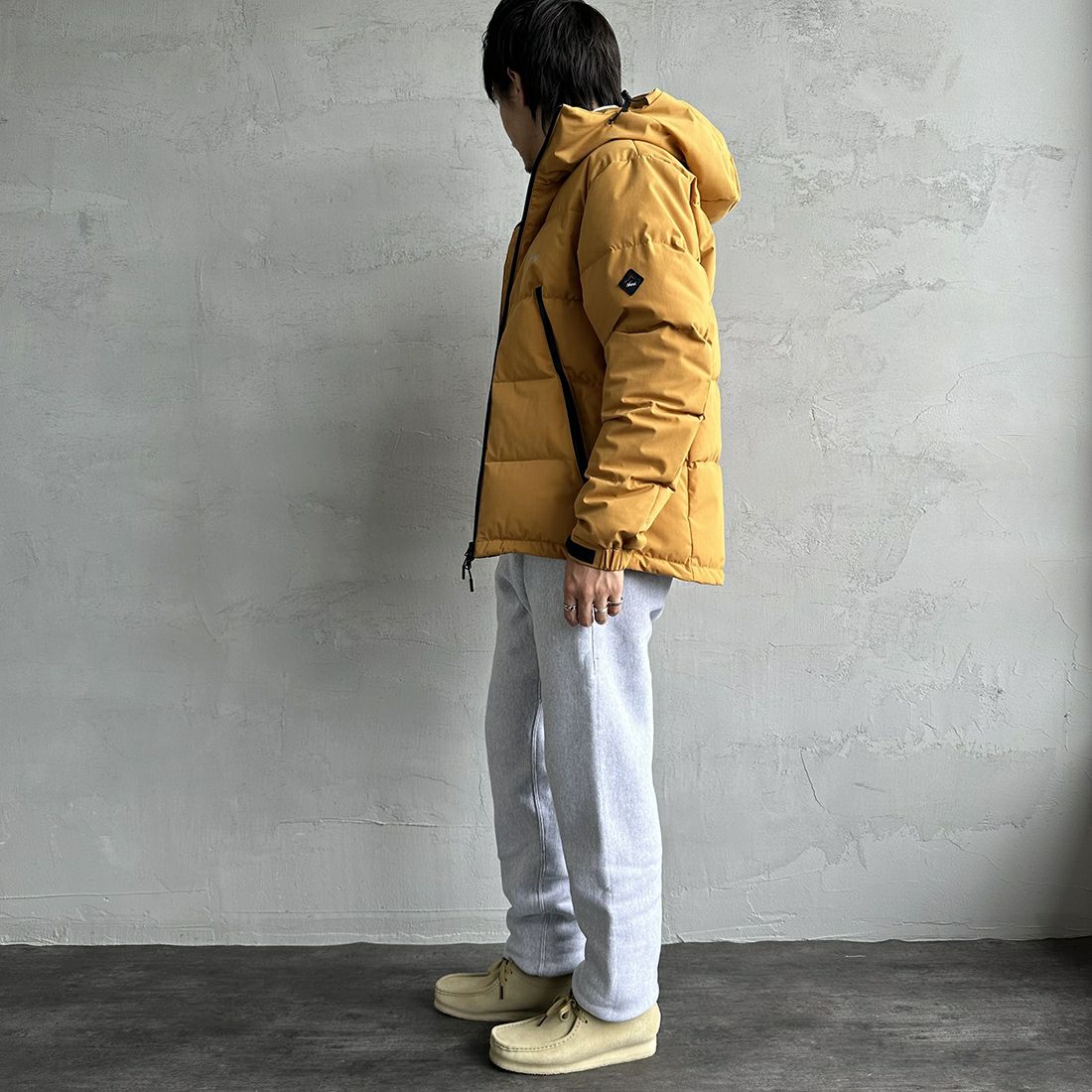 JEANSFACTORY × NANGA [ジーンズファクトリー × ナンガ] 別注 焚火ダウンジャケット [JMP-234-052-JF] YELLOW &&モデル身長：173cm 着用サイズ：L&&