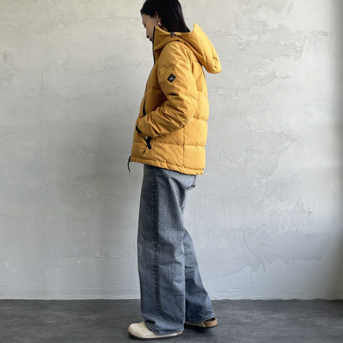 JEANSFACTORY × NANGA [ジーンズファクトリー × ナンガ] 別注 HINOCダウンジャケット [JMP-234-052-JF] YELLOW &&モデル身長：163cm 着用サイズ：XS&&