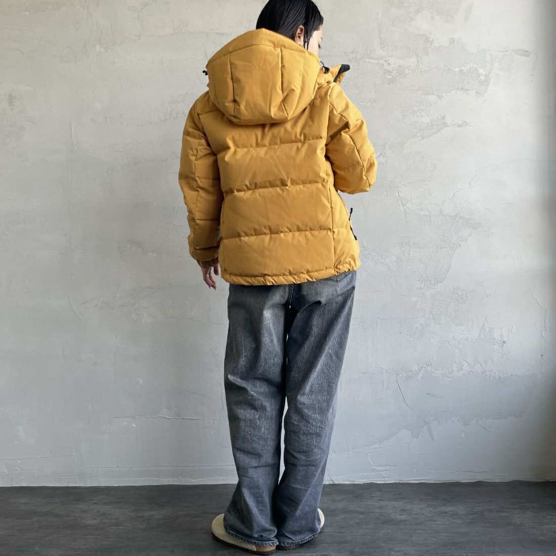 JEANSFACTORY × NANGA [ジーンズファクトリー × ナンガ] 別注 HINOCダウンジャケット [JMP-234-052-JF] YELLOW &&モデル身長：163cm 着用サイズ：XS&&