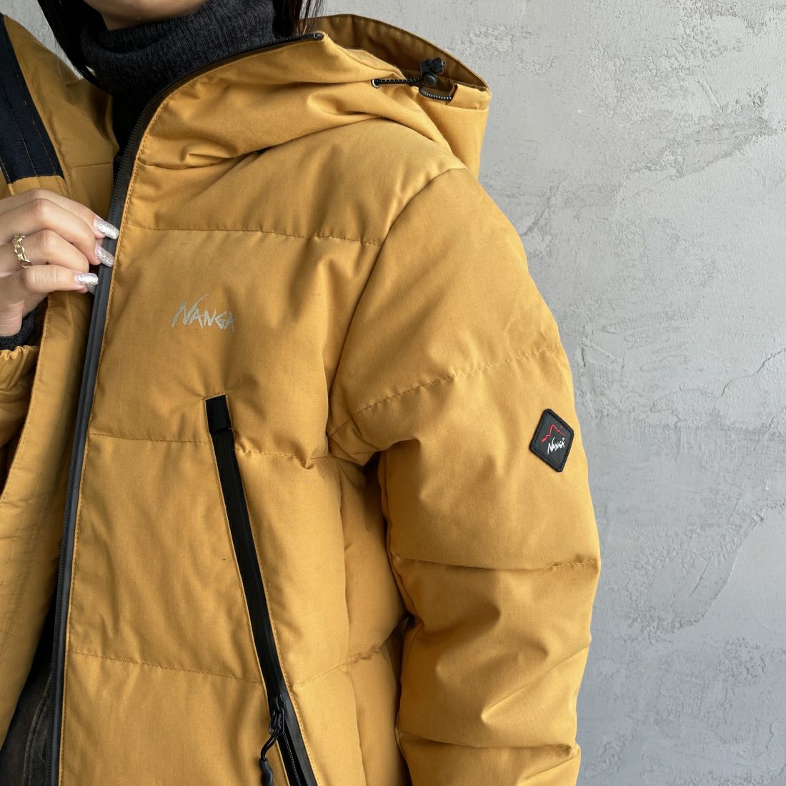 JEANSFACTORY × NANGA [ジーンズファクトリー × ナンガ] 別注 HINOCダウンジャケット [JMP-234-052-JF] YELLOW &&モデル身長：163cm 着用サイズ：XS&&