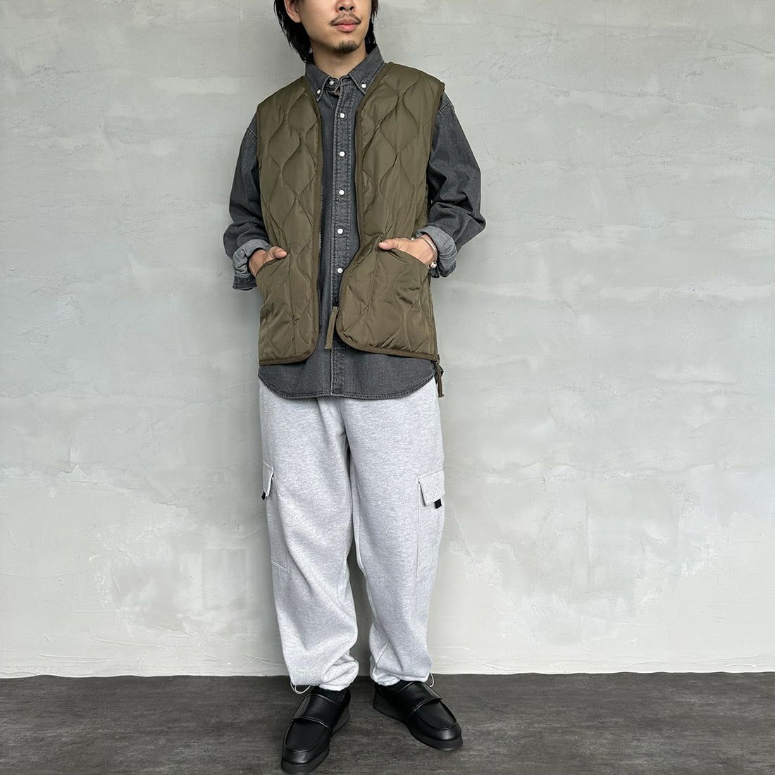 TAION [タイオン] ミリタリー Vネックジップダウンベスト [TAION-001ZML-1] D.OLIVE &&モデル身長：173cm 着用サイズ：M&&