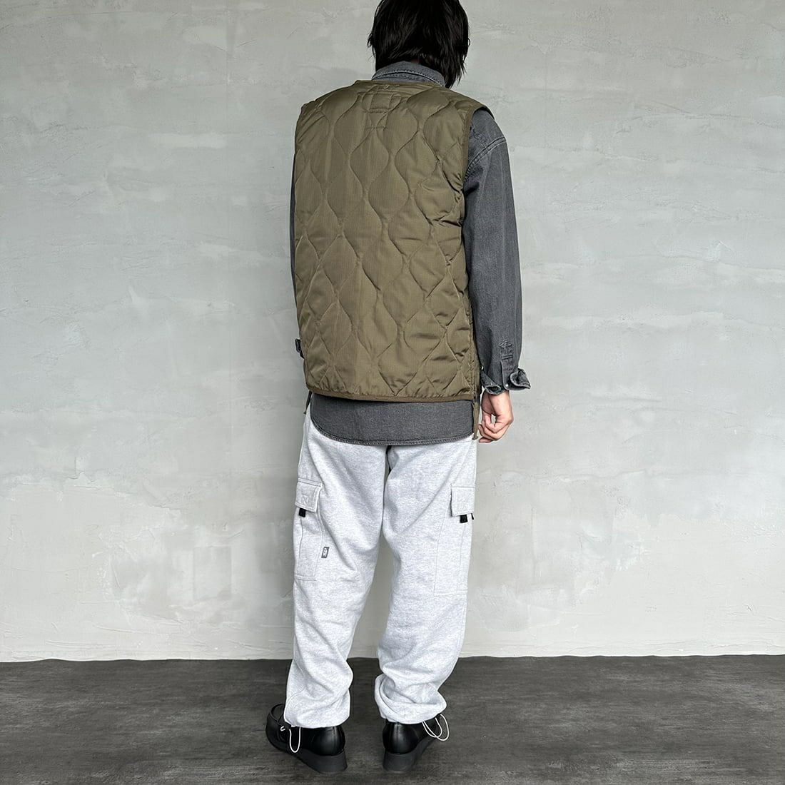 TAION [タイオン] ミリタリー Vネックジップダウンベスト [TAION-001ZML-1] D.OLIVE &&モデル身長：173cm 着用サイズ：M&&