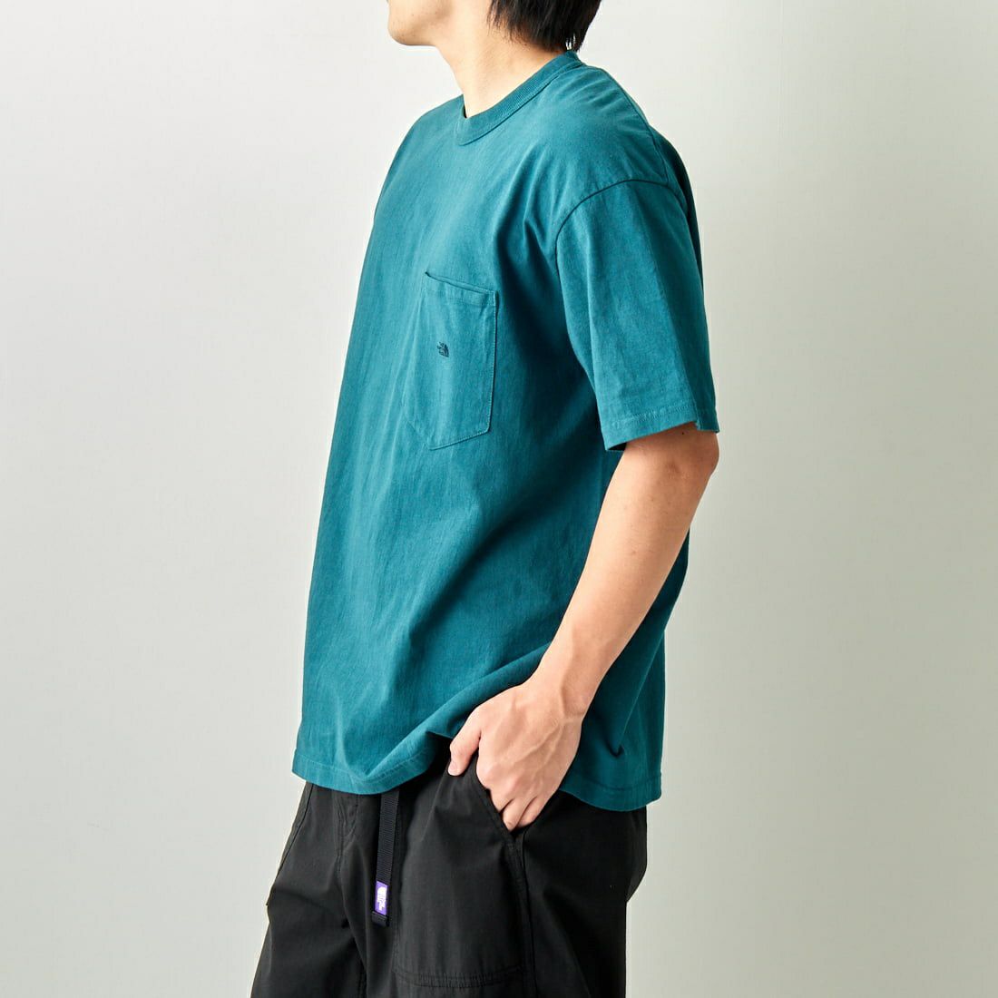 THE NORTH FACE PURPLE LABEL [ザ ノースフェイス パープルレーベル] 7OZ ポケットTシャツ [NT3366N] BG BOTTLE &&モデル身長：173cm 着用サイズ：M&&