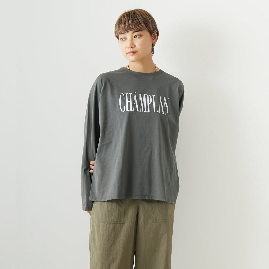 MICA&DEAL [マイカアンドディール] CHAMPLAN ロゴプリントTシャツ [0123309172] GRAY &&モデル身長：160cm 着用サイズ：F&&