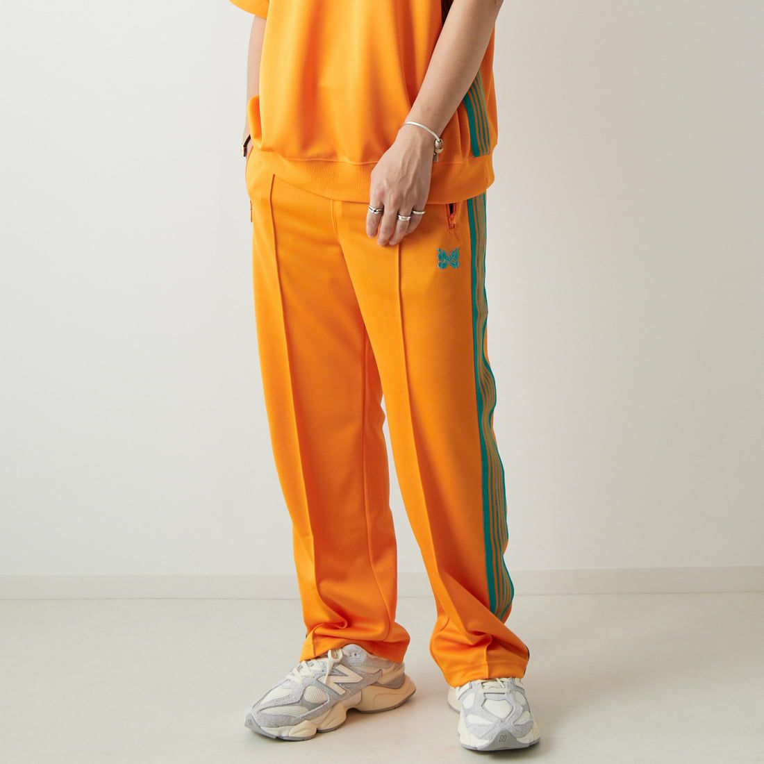 Needles [ニードルズ] 別注 トラックパンツ [MR560-JF] ORANGE&&モデル身長：173cm 着用サイズ：S&&
