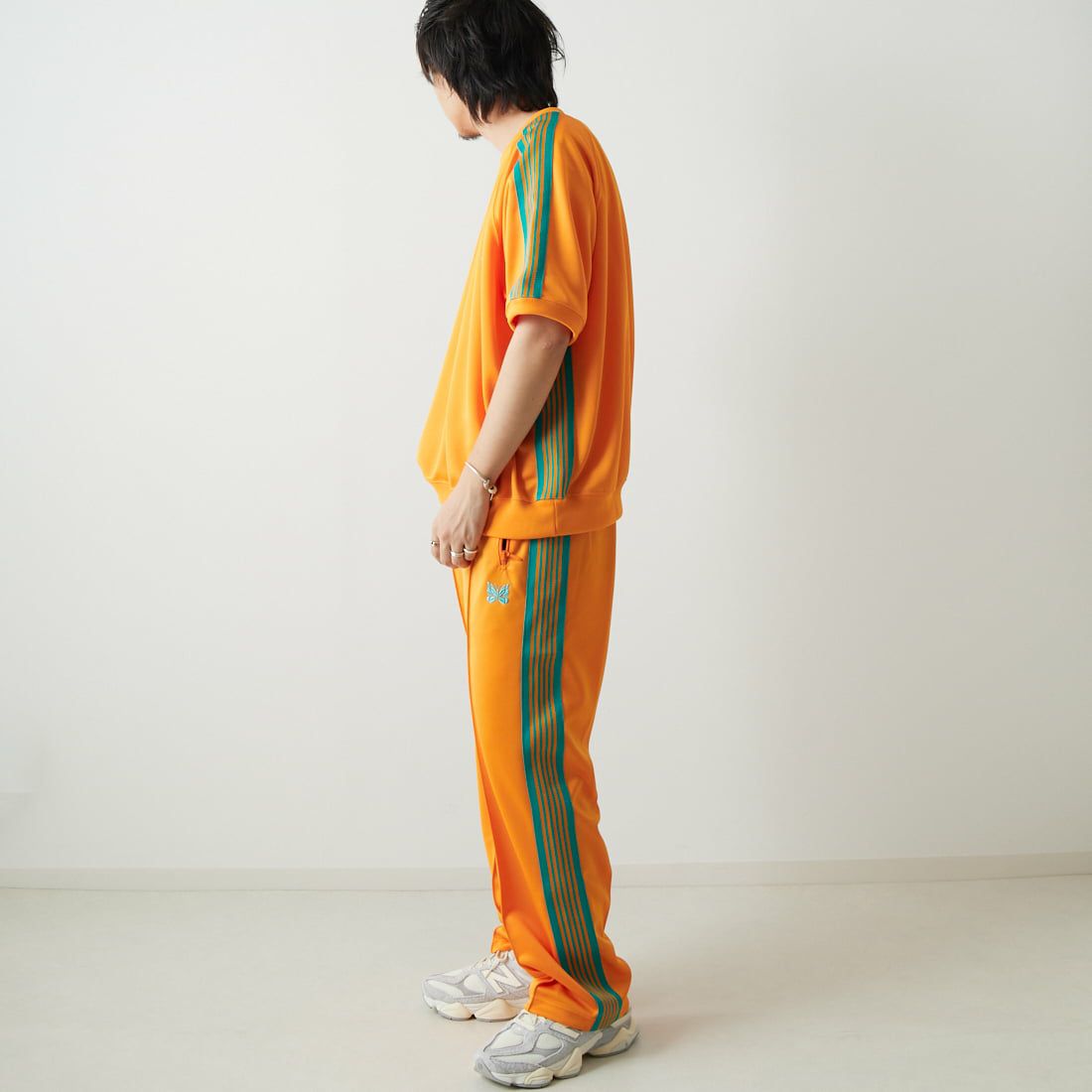 Needles [ニードルズ] 別注 トラックパンツ [MR560-JF] ORANGE&&モデル身長：173cm 着用サイズ：S&&