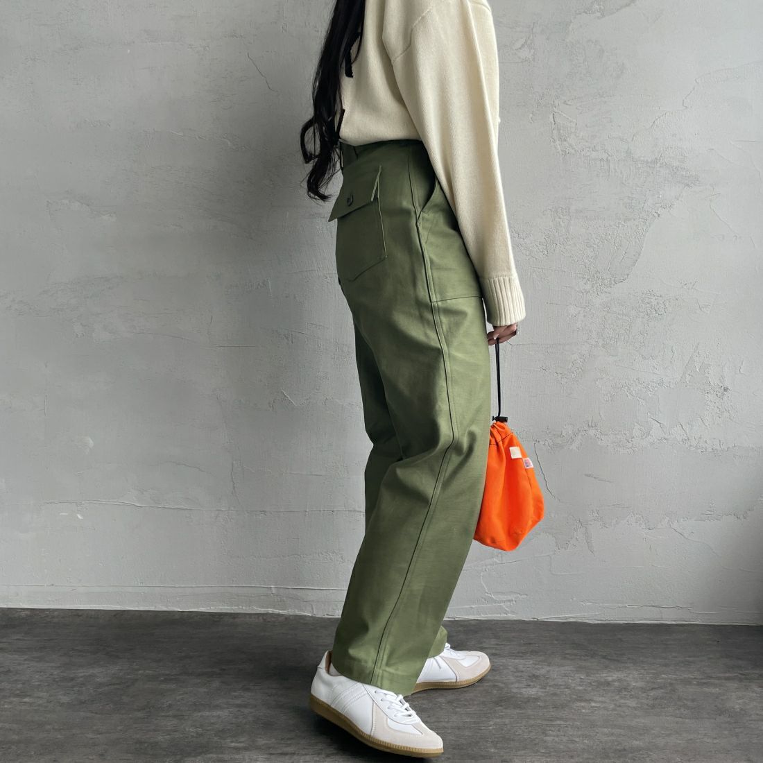 THE SHINZONE [ザ シンゾーン] ベイカーパンツ [15AMSPA18] 62 KHAKI&&モデル身長：156cm 着用サイズ：36&&