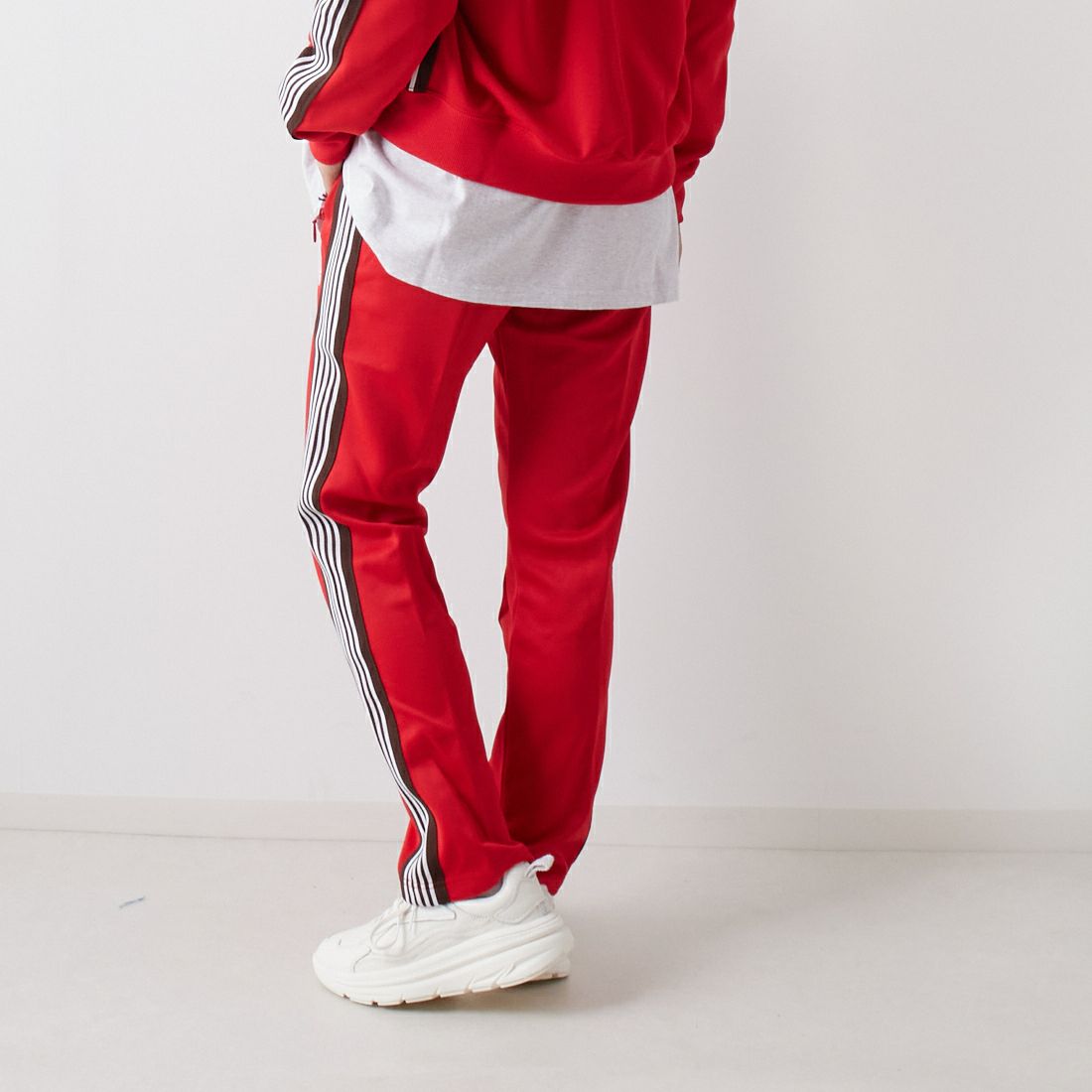 Needles [ニードルズ] 別注 ナロートラックパンツ [LQ447-JF] RED &&モデル身長：160cm 着用サイズ：2&&