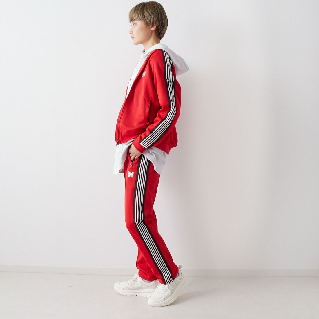 Needles [ニードルズ] 別注 ナロートラックパンツ [LQ447-JF] RED &&モデル身長：160cm 着用サイズ：2&&