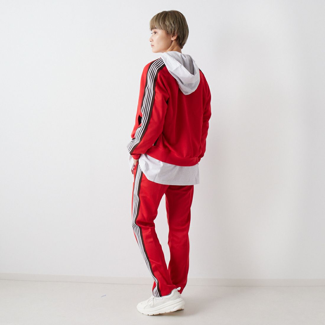 Needles [ニードルズ] 別注 ナロートラックパンツ [LQ447-JF] RED &&モデル身長：160cm 着用サイズ：2&&